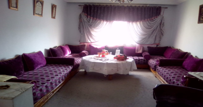 Amplio apartamento en venta en el centro de Gzenaya