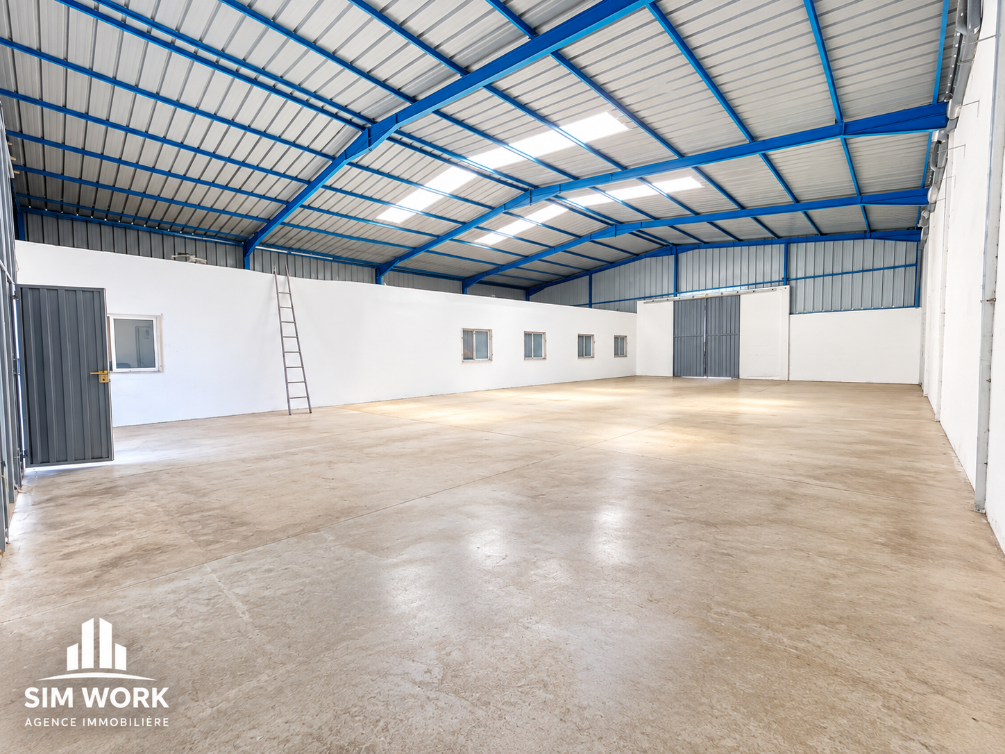Local industriel de 1 000 m² sur terrain de 2 500 m² à louer – Chraka, Tanger